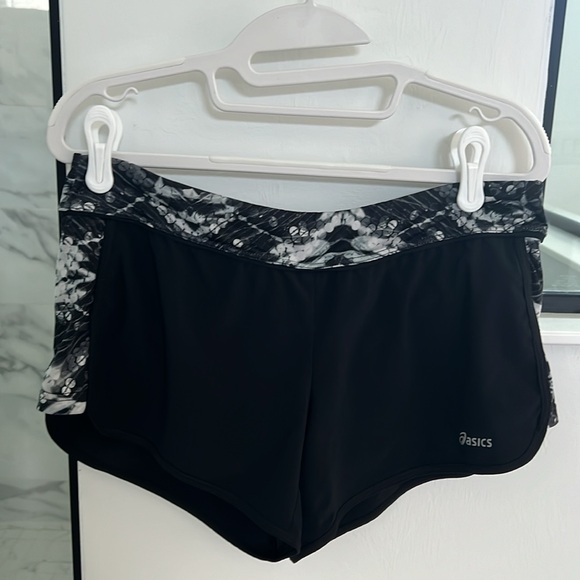 ASICS running shorts - Picture 7 of 8